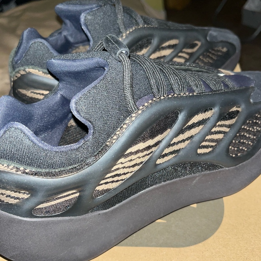 Yeezys 700 V3